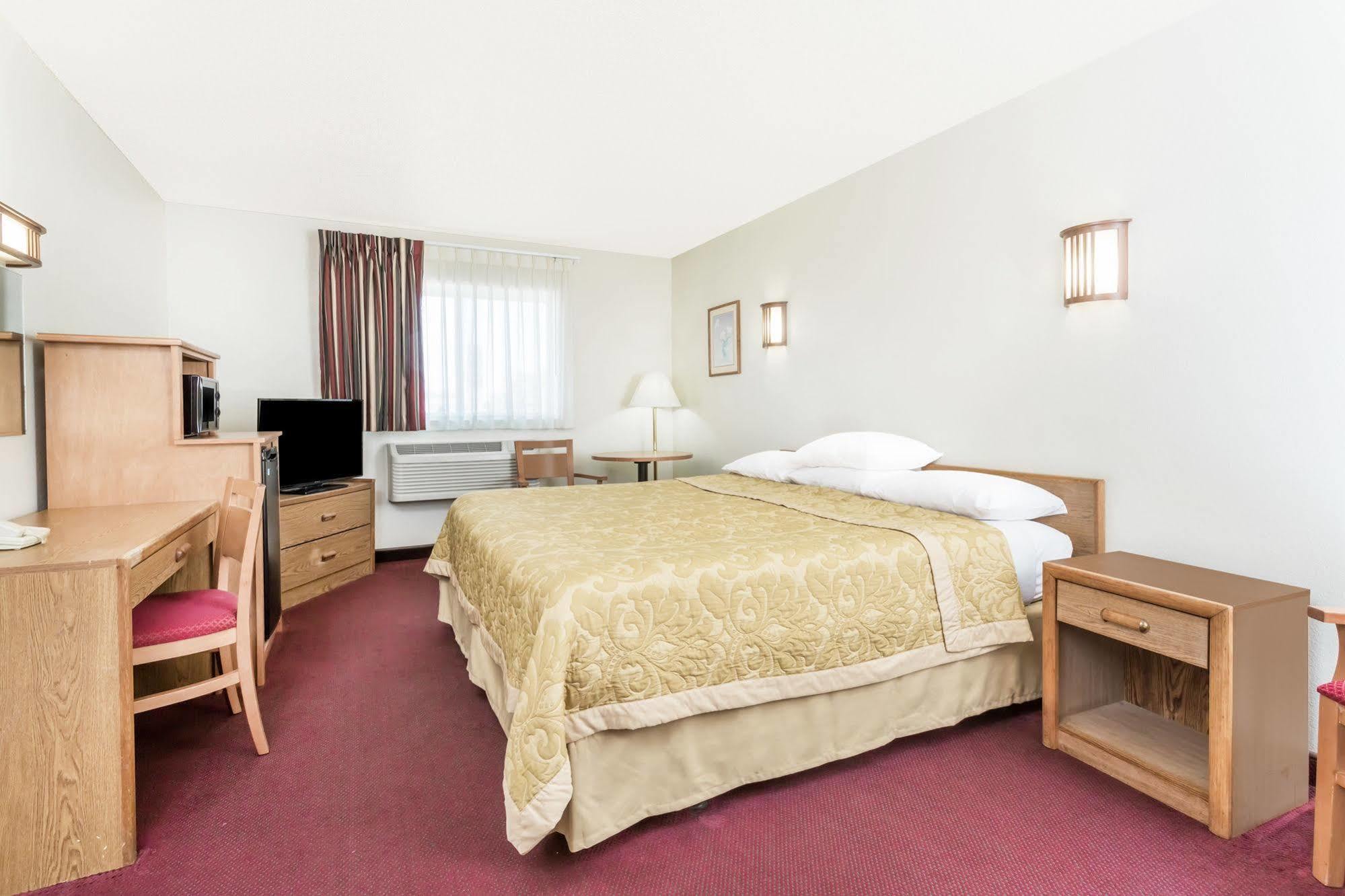 Super 8 By Wyndham Ogallala Exterior photo